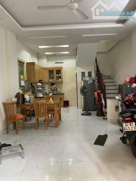 Cho thuê nhà ngõ phố Nguyễn Ngọc Vũ dt 38mx 5 tầng, 4 PN, đủ đồ, ô tô qua - 2