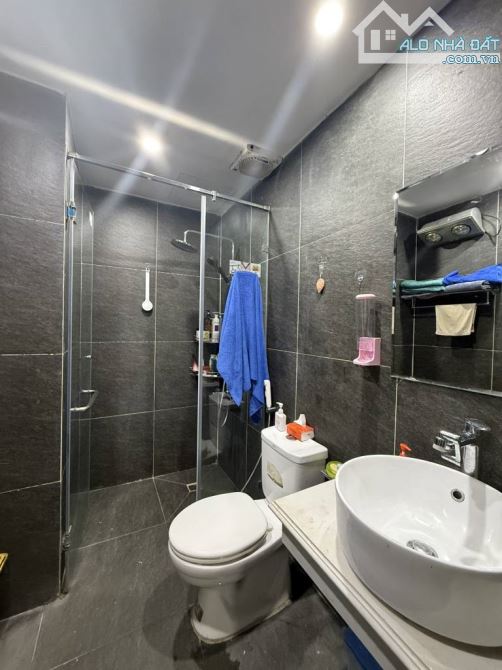 Bán nhà CC Licogi P. Đại Từ, HN, DT 100 m2, giá bán 6.4 tỷ 🔥Mô tả: ☀️ Nhà thoáng, tầng tr - 2