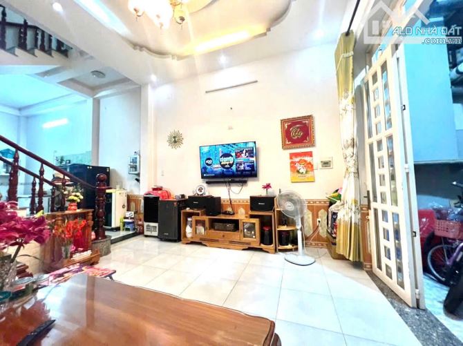 Nhà 2 tầng  gần siêu thị go đường hai bà trưng đông hoà - 2