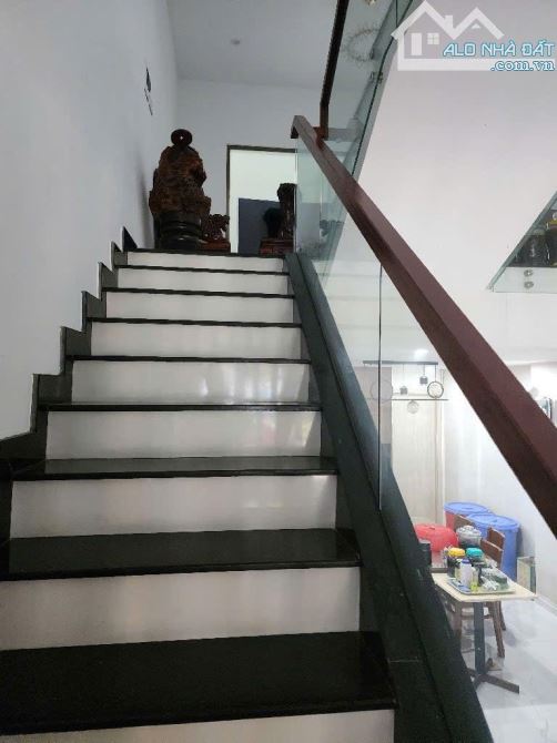 🎉🎉🔸 Nhà 3 tầng, xây chắc chắn, đẹp long lanh: có 4 phòng ngủ, 4WC, Bếp, phòng Khách - 2