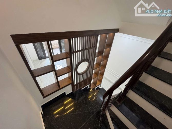 BÁN NHÀ XUÂN LA 51/55M2 x 5,5 TẦNG - MẶT TIỀN GẦN 4M - 6 PHÒNG NGỦ RỘNG FULL NỘI THẤT - 2