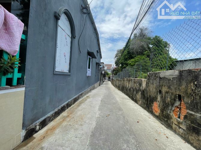 Bán lô đất tặng nhà cấp 4 kiệt nhựa ô tô gần 6m, sát đường Bùi Tá Hán - 2