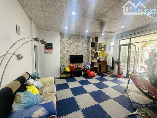 Nhà mặt tiền đẹp, an ninh cao gần khu bộ đội sống - 2