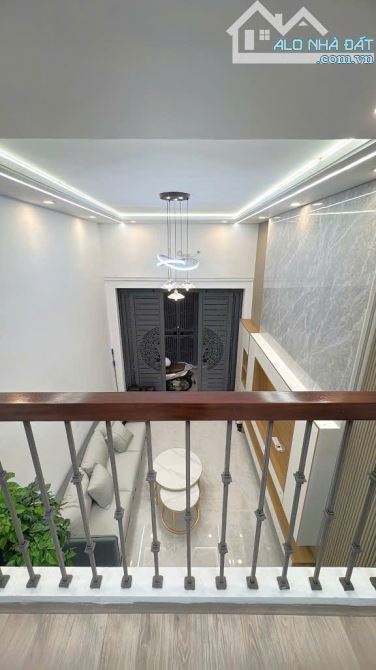 Bán gấp nhà Thịnh Hào 32m 6 tầng 3ngủ mới full nội thất gần phố chỉ 5.9 tỷ bay nhanh - 2