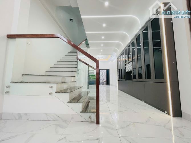 GỬI BÁN NHÀ 3 TẦNG – KHU LỘC VƯỢNG- ô tô để trong sân - 2