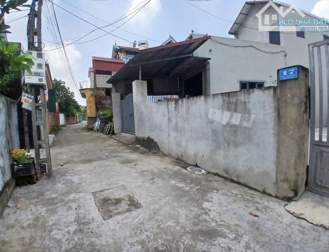 Bán đất sẵn nhà cấp 4.Giá rẻ cơ hội tốt cho bạn quan tâm .120m nở hậu ,Song Mai-Mai Đình - 2