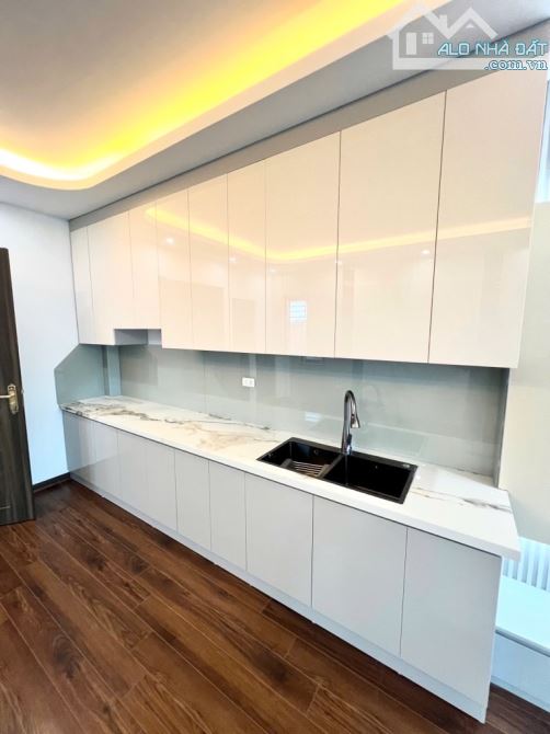 🔥 BÁN NHÀ NGUYỄN VĂN CỪ, LONG BIÊN – 38M² – 7 TẦNG THANG MÁY – NỘI THẤT NHẬP KHẨU - 2