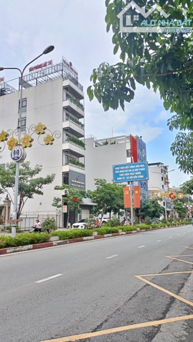 Bán đất mặt tiền TTHC Dĩ An, hơn 80tr/m2, 135m2, full thổ cư, gần BigC Go Dĩ An - 2
