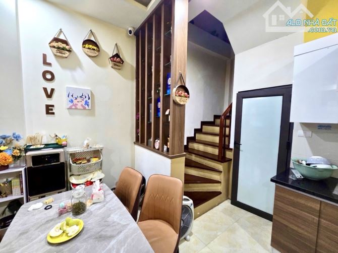 NHÀ ĐẸP Ở NGAY CẦU GIẤY 48 M 5 TẦNG MT 4,5 M GIÁ 13,x TỶ- NGÕ THÔNG - VÀI BƯỚC RA MẶT PHỐ - 2