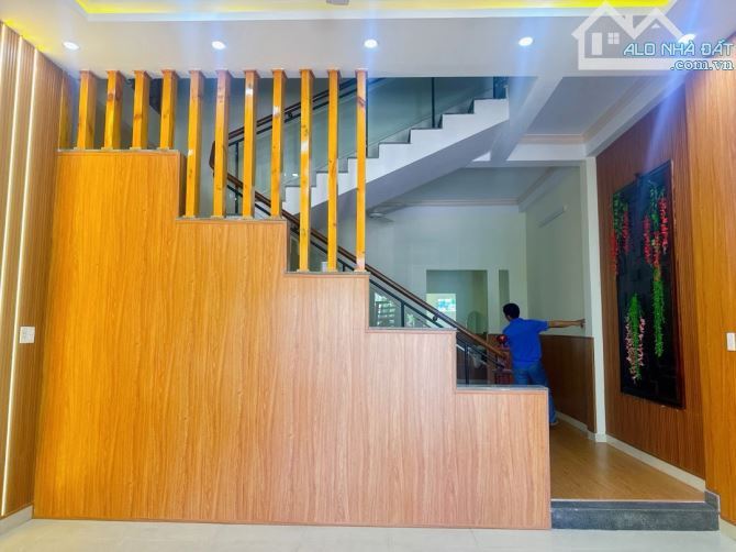 BÁN NHÀ 2 TẦNG - MẶT TIỀN NGUYỄN QUÝ ĐỨC -100M2 (MT 5.5M) - GẦN NGUYỄN HỮU THỌ - 5,95 TỶ - 2
