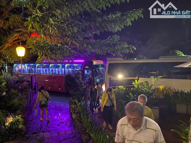 Bán khách Sạn Trung Tâm Phố Cổ Hội An 332m2 KS 3 Tầng Dòng Tiền 4 -500tr/tháng - 2