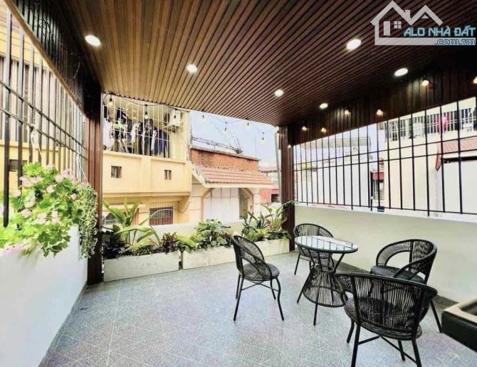NHÀ ĐẸP XUÂN THỦY – GẦN PHỐ – 45M2 - 4 TẦNG - FULL NỘI THẤT – CHỈ HƠN 10 TỶ - 2