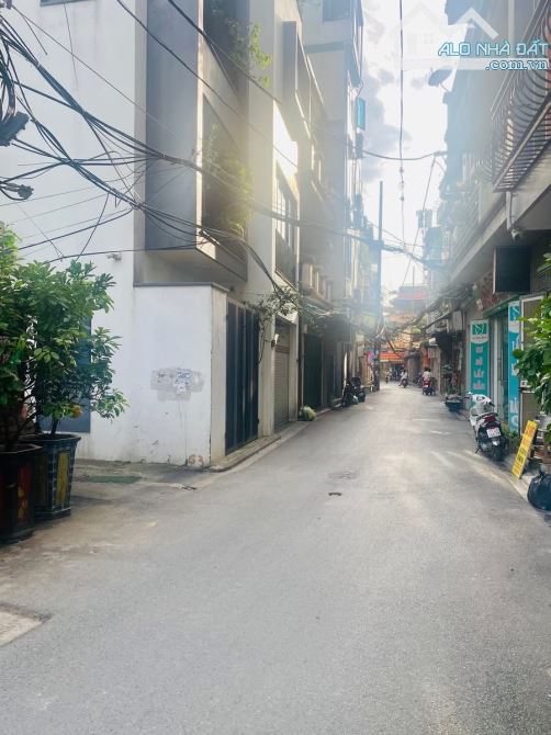 Bán nhà 2 tầng Ngọc Thuỵ- 54m2, ngõ nông, ô tô rất gần- Chẵn 10 tỷ - 2