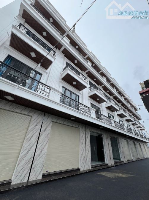 L.A.Đức- Dãy nhà 9 căn đường Nguyễn Bình Khiêm - 60-72m2 - 4 tỷ 200 - 2