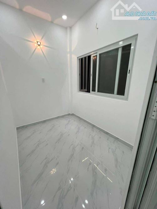 Nhà đẹp bình trị đông chiến lược hẻm xe hơi chỉ nhỉnh 2đ - 2
