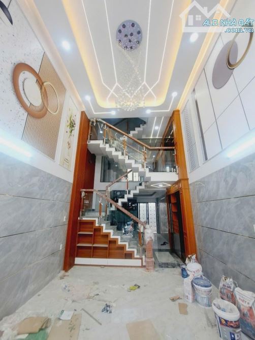 NHÀ MỚI XÂY THIẾT KẾ HIỆN ĐẠI 5 TẦNG ĐẸP MÊ CHỈ DỌN VÀO LÀ Ở - 2