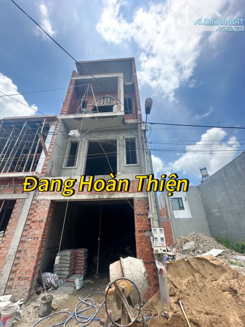 CHỦ GỞI BÁN NHÀ 1 TRỆT 2 LẦU 3 TẤM ĐÚC THUỘC KDC HOÀNG MINH CHÁNH P. HOÁ AN. GIÁ 4,7 TỶ - 2