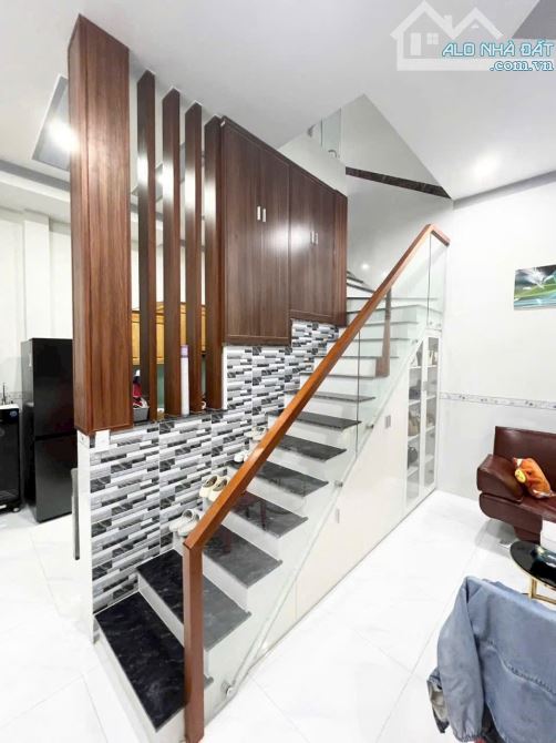 BÁN NHÀ 1 TRỆT 1 LẦU (DT: 50M2) SỔ RIÊNG THỔ CƯ 100% ĐƯỜNG OTO P. HOÁ AN. GIÁ CHỈ 2,1 TỶ - 2