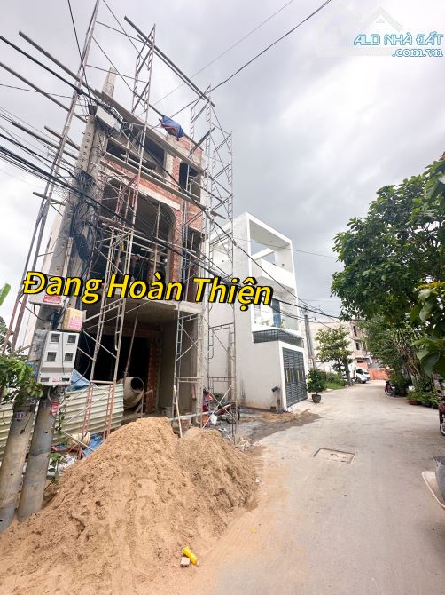 BÁN NHÀ 1 TRỆT 2 LẦU (HOÀN CÔNG) ĐANG HOÀN THIỆN TẠI KDC BỬU HOÀ. GIÁ CHỈ 4,2 TỶ - 2