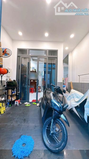 BÁN NHÀ ĐẸP Q4 CHDV 4 TẤM 6PN DT 4*15 NỞ HẬU 6M GIÁ 7TỈ4 HẺM THÔNG GẦN ĐH LUẬT GIÁP Q1 - 2