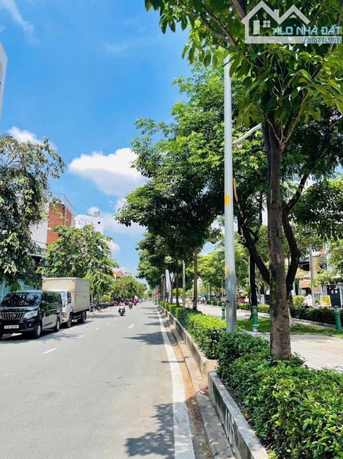 Bán nhà mặt tiền Trần Bá Giao 111m2 nở hậu 6.3m view góc tương lai tiện xây mới 8.99 tỷ. - 2