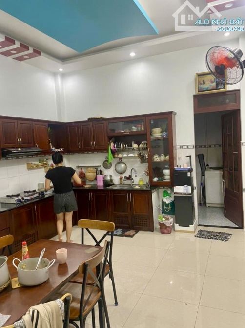 RẺ NHẤT BÌNH TÂN - DT (4,2 x 18) x 3 TẦNG - HẺM 6M - SHR HOÀN CÔNG ĐỦ - CHỈ 5TỈ170TR - 2