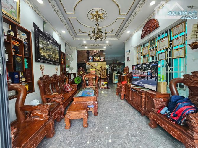 Bán nhà Phước Long B kdc Khang Điền đường Đỗ Xuân Hợp Quận 9 cũ (160m2) 19.5 tỷ - 2