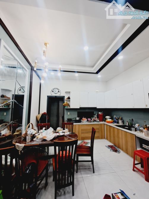 1/ XE HƠI NGŨ TRONG NHÀ - THOẠI NGỌC HẦU - QUẬN TÂN PHÚ - 4,1M X 18M - 4 TẦNG - 2