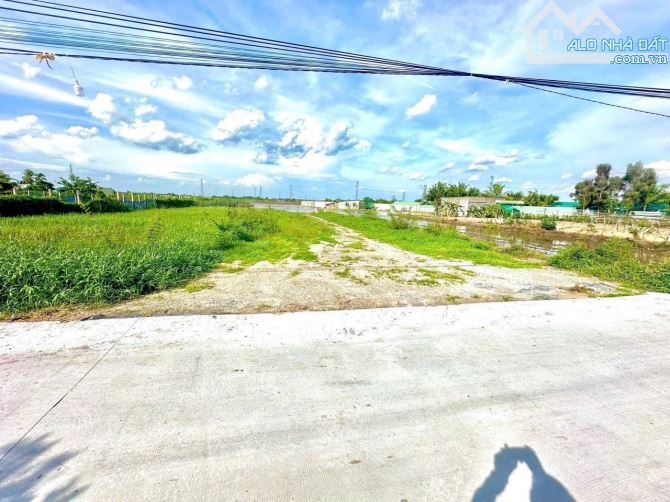 Thổ cư _dt 430m² đường Bê tông 6m Liên ấp 2-3, Thạnh Đức, Bến Lức LA, giảm còn 1 tỷ 990 - 2