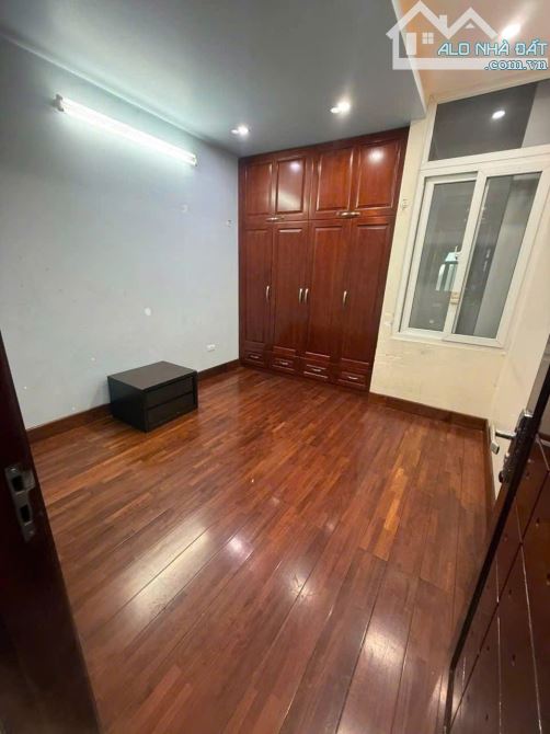 Cho thuê nhà nguyên căn Nam Dư , Hoàng Mai. Diên tích 45m 5 tầng, dân cư an ninh tốt, 2 ô - 2