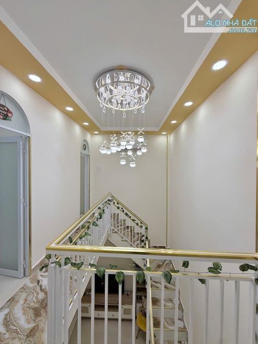 BÁN NHÀ MỚI 2 TẦNG ĐẸP LUNG LINH - NGANG GẦN 5M - CMT8, TÂN BÌNH - TẶNG FULL NỘI THẤT - 2