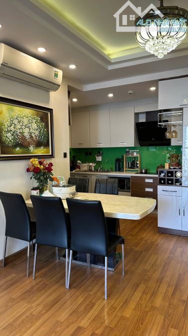 Cho thuê căn hộ  Home city 177 trung kính 3 phòng ngủ full  giá 18 tr có slot ô tô - 22
