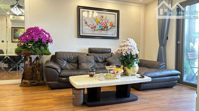Cho thuê căn hộ  Home city 177 trung kính 3 phòng ngủ full  giá 18 tr có slot ô tô - 25