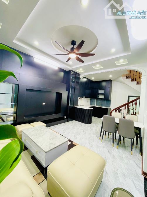 BÁN NHÀ PHẠM VĂN ĐỒNG NHÀ 5 TẦNG ĐẸP 40M², LÔ GÓC, NGÕ THÔNG Ô TÔ, GIÁ CHỈ 9 TỶ - 3
