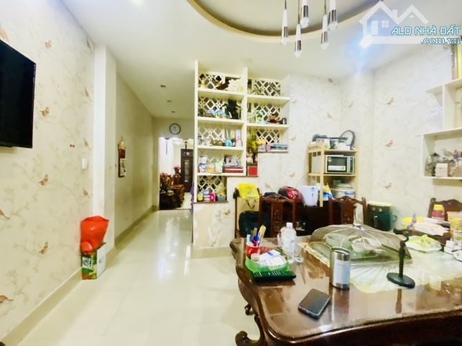 Nhà gần sân bay Nguyễn Văn Công hẻm 6M thông 106m2 4 tầng sổ đẹp 12 tỷ - 3