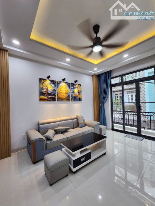 SIÊU PHẨM NHÀ 1 TRỆT 3 LẦU – HẺM 496 LÃ XUÂN OAI, P. LONG TRƯỜNG – GIÁ CHỈ 6,2 TỶ - 3