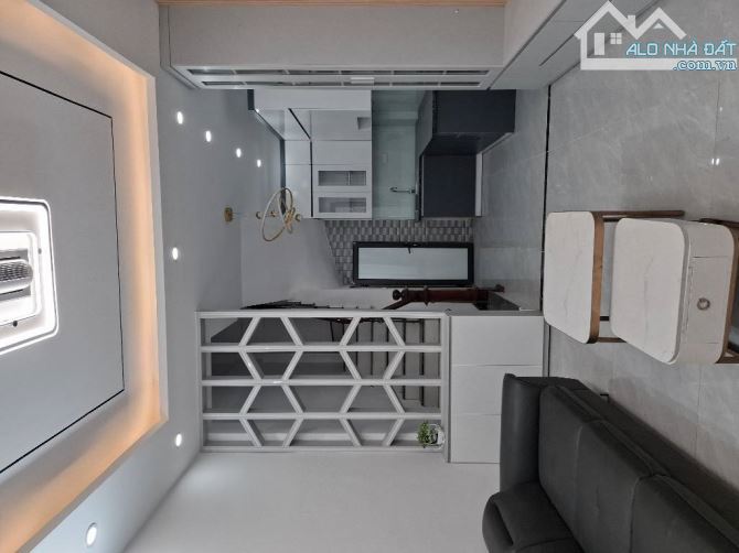 💥 SIÊU PHẨM THẠCH BÀN – NHÀ MỚI – FULL NỘI THẤT – Ô TÔ ĐỖ CỔNG 💥  🏠 Diện tích: 34m² – 5 - 3