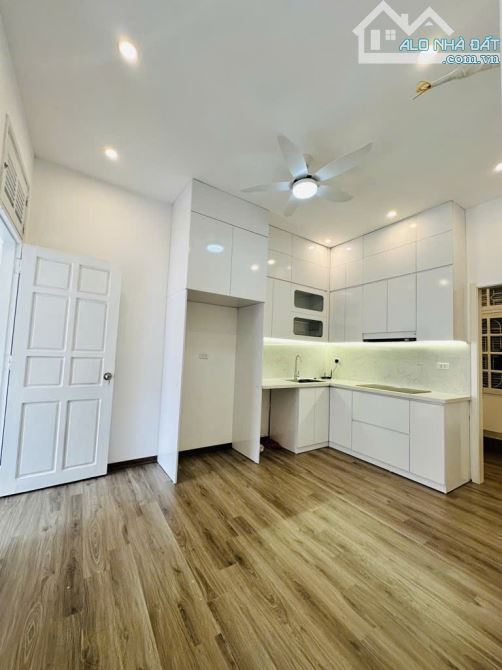 Bán Tập Thể Tầng 3 Phố Tam Trinh, OTO đỗ cửa, Lô góc 3 thoáng - 120m2 x 3 ngủ 2 VS - SĐCC - 3