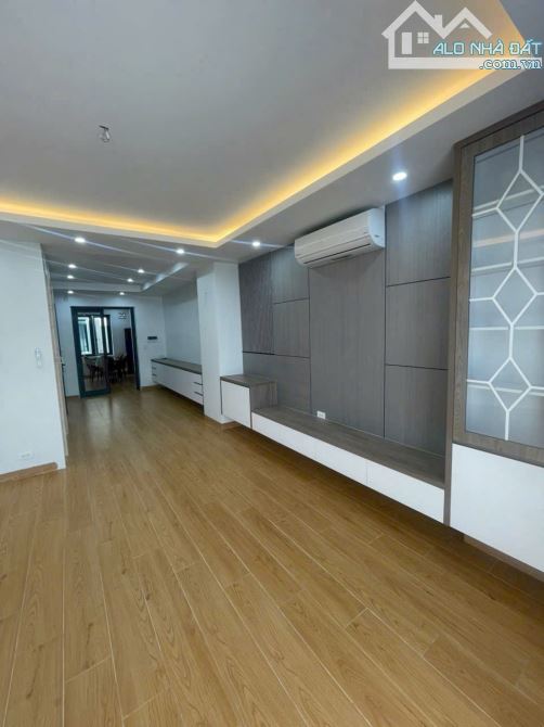 Bán siêu phẩm hoa hậu Văn Phú, ô tô đỗ cửa , thang máy ngoại nhập. Giá đầu tư - 3