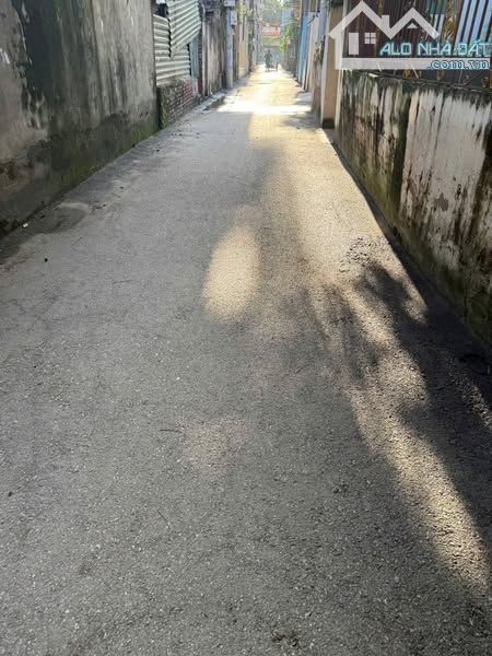 Thôn 3 Vạn Phúc. DT: 142m, MT: 7.2m, giá: 7 tỷ, oto7 chỗ đỗ cửa, cây xăng Đông Mỹ 500m - 3