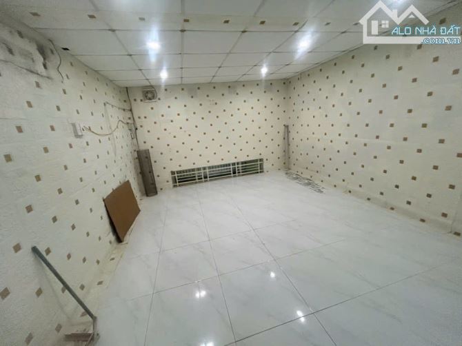 🌹NHÀ BÁN CÒN RẤT MỚI ĐƯỜNG PHÚ ĐỊNH Q8 - DT 72M2 - SỔ HỒNG RIÊNG HOÀN CÔNG - CHỈ LOANH QU - 3