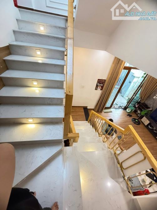 🏠 Nhà 3 Tầng Đẹp - Full Nội Thất Châu Âu - Trung Tâm Hải Châu- Giá Nhỉnh 3Tỷ   📍 Vị trí: - 3