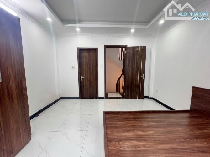Nhỉnh 5 Tỷ, Bán Nhà Thạch Bàn Long Biên 30m2. 5 Tầng, Ô Tô Đỗ Cạnh Nhà, An Sinh Đỉnh Cao - 3