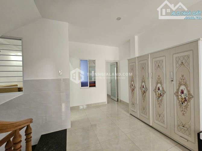 NHÀ MỚI ĐẸP FULL NỘI THẤT – HẺM Ô TÔ BÌNH GIÃ – VỊ TRÍ TRUNG TÂM - 3