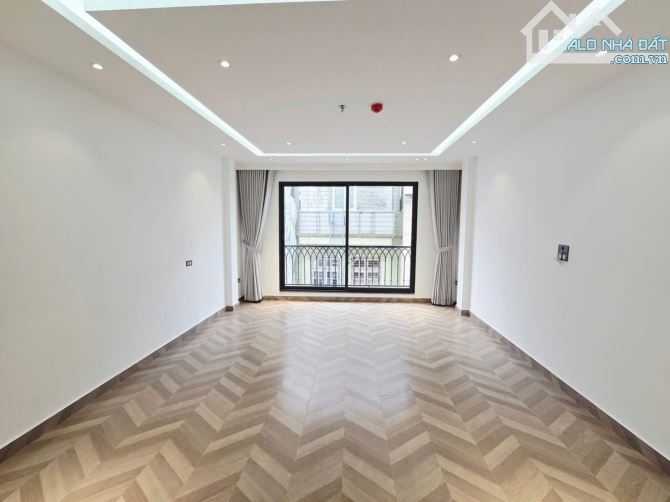BÁN NHÀ Ngõ 389 Hoàng Quốc Việt, Cầu Giấy Ô tô vào nhà DT 65m 7 Tầng, MT 4.5m 🧧Gia  31.8 - 3