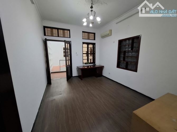 Nhà 5 tầng phố Vương Thừa Vũ, Thanh Xuân. Căn góc, oto đỗ cửa, 5PN 30 triệu/tháng - 3