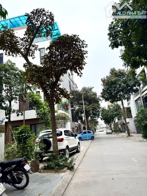 Bán nhà 5 tầng thang máy, Khu đấu giá Việt Hưng, Vỉa hè Dt 80m2 mt 4.5m - 3