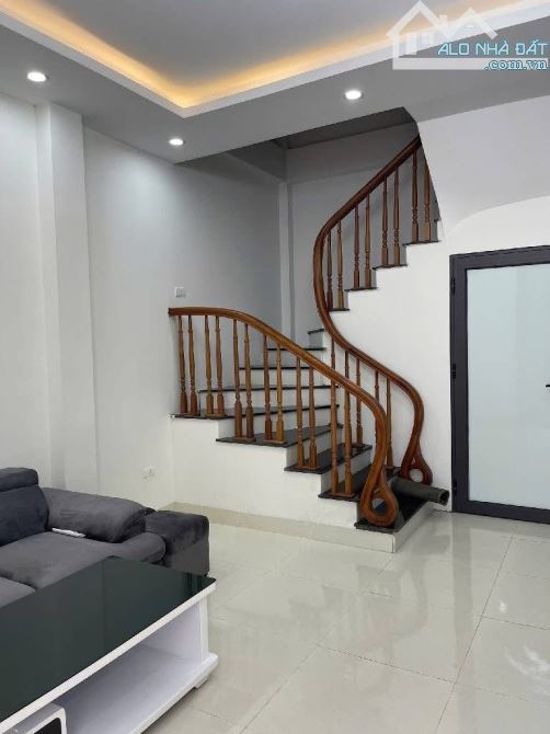 Tt việt Hưng - 4 tầng dân xây - ngõ thông nông - 20m ô tô chạy vèo vèo - 3