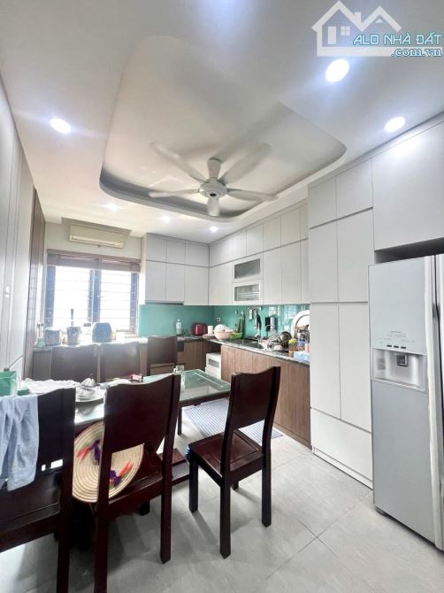 ĐỘC NHẤT MẶT PHỐ TRƯỜNG CHINH - 2 MẶT THOÁNG - 40M ĐƯỜNG + 10M VỈA HÈ - KINH DOANH ĐỈNH - 3