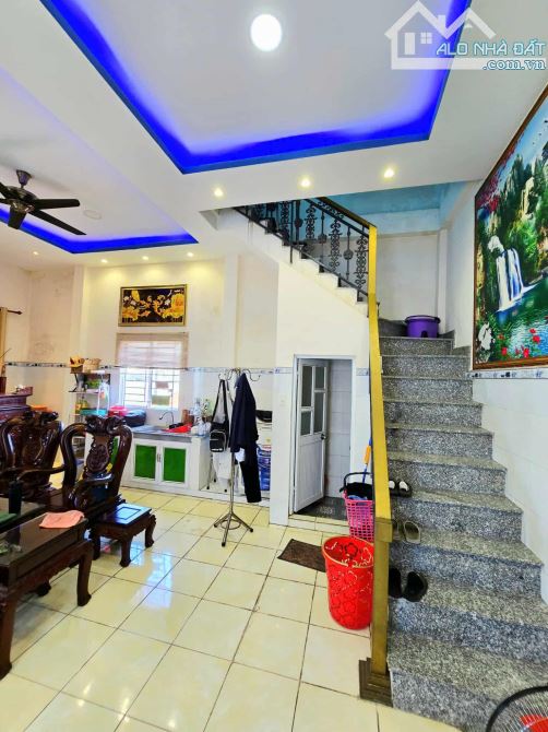 BÁN NHÀ PHỐ 3 TẦNG, ĐƯỜNG Ô TÔ,GẦN CHỢ LONG TRƯỜNG,DÒNG TIỀN 20TR/TH ,GIÁ CHỈ 5.8 TỶ - 3